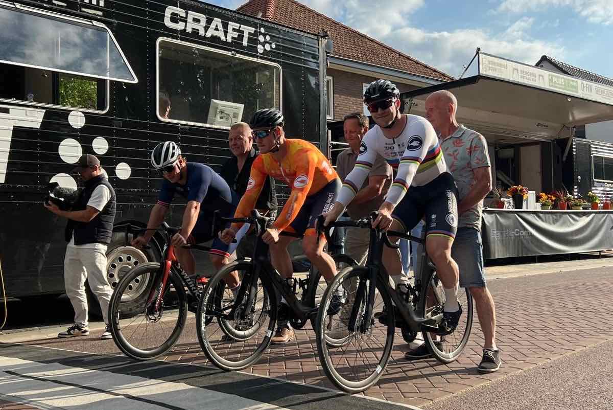 Lavreysen triumphant on his home streets