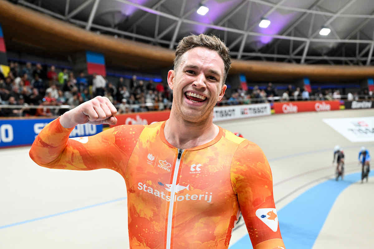 Lavreysen reclaims rainbow jersey with convincing win
