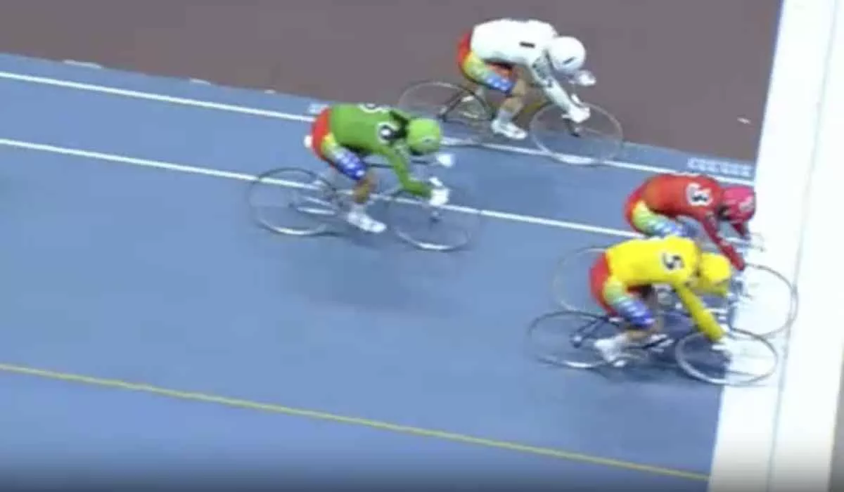 Freeze-frame needed as Korean keirin’s stars clash at Changwon